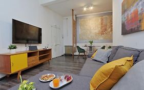 Urbana Apartment